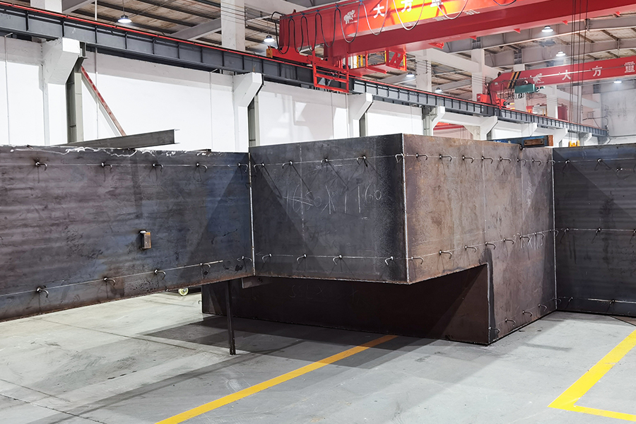 カスタム鋼構造物 カスタム鋼構造物