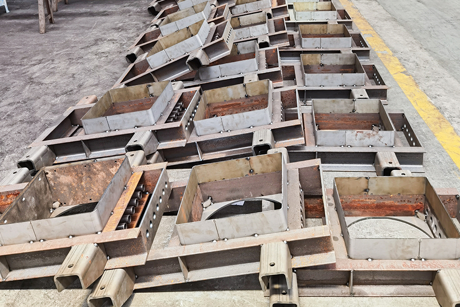 カスタム鋼構造物 カスタム鋼構造物