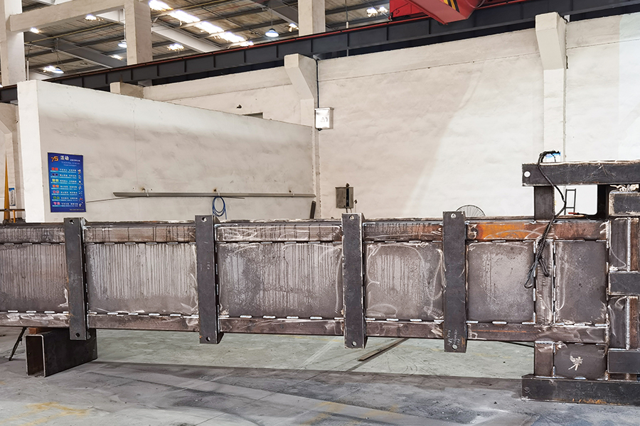 カスタム鋼構造物 カスタム鋼構造物