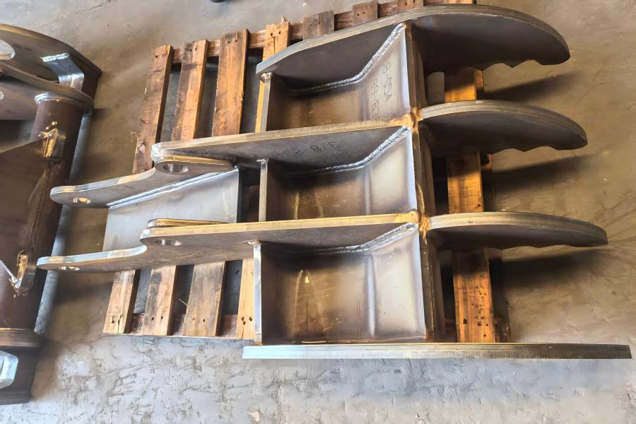 建設機械用のカスタム鋼製構造部品 建設機械用のカスタム鋼製構造部品